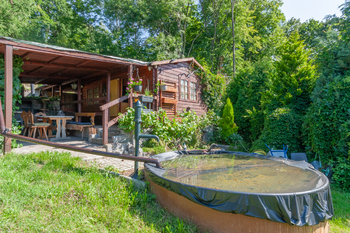 Prodej pozemku 738 m², Lom