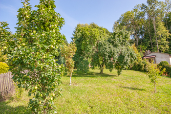 Prodej pozemku 738 m², Lom