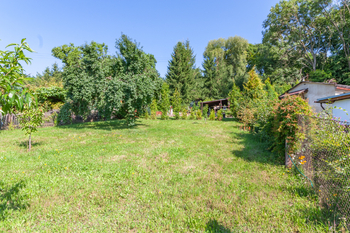 Prodej pozemku 738 m², Lom