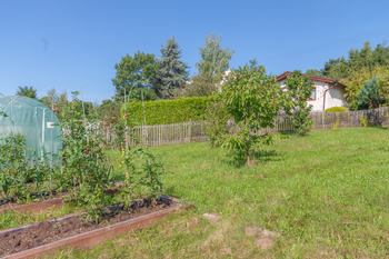 Prodej pozemku 738 m², Lom