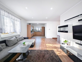 Prodej pozemku 3066 m², Libež