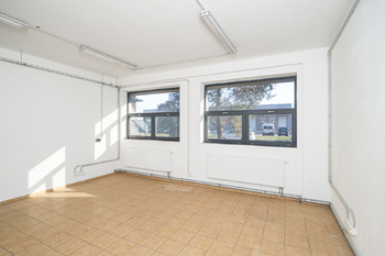 Pronájem výrobních prostor 1273 m², Otrokovice