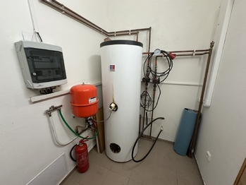 Pronájem skladovacích prostor 415 m², Rašovice