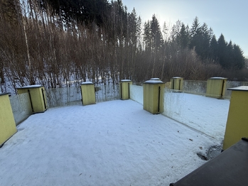 Terasy u dvou apartmánů - Prodej ubytovacího zařízení 1978 m², Jeseník