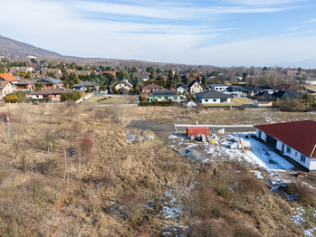 Prodej pozemku 938 m², Lom