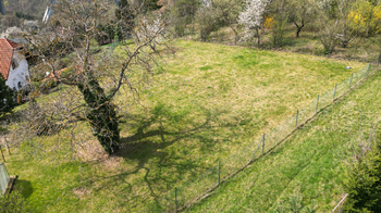 Prodej pozemku 1550 m², Praha 5 - Lochkov