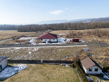 Prodej pozemku 830 m², Lom