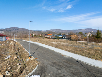 Prodej pozemku 830 m², Lom