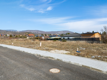 Prodej pozemku 830 m², Lom