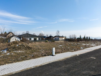 Prodej pozemku 830 m², Lom