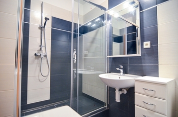 Koupelna - Prodej bytu 1+kk v osobním vlastnictví 40 m², Břeclav