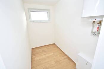 Šatna / komora v bytě.  - Pronájem bytu 2+kk v osobním vlastnictví 63 m², Čelákovice