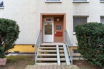 vchod do domu - Prodej bytu 3+1 v osobním vlastnictví 77 m², Ústí nad Labem