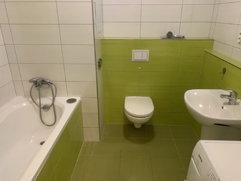 Koupelna + WC - Pronájem bytu 2+kk v osobním vlastnictví 63 m², Praha 10 - Dubeč
