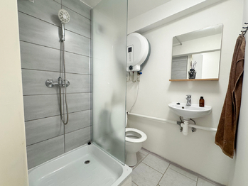 Pronájem kancelářských prostor 14 m², Praha 4 - Podolí