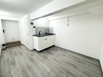 Pronájem kancelářských prostor 14 m², Praha 4 - Podolí