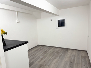 Pronájem kancelářských prostor 14 m², Praha 4 - Podolí
