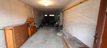 průjezd - vstup do domu - Prodej bytu 3+kk v osobním vlastnictví 388 m², Nová Bystřice