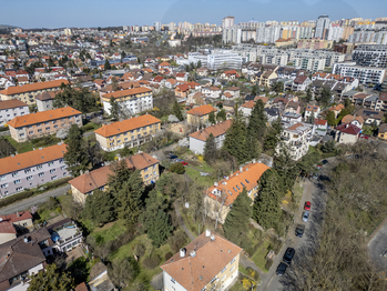 Dům před začátkem projektu s nástavbou - Prodej bytu 2+1 v družstevním vlastnictví 66 m², Praha 4 - Modřany