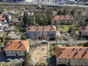 Dům před začátkem projektu s nástavbou - Prodej bytu 2+1 v družstevním vlastnictví 66 m², Praha 4 - Modřany