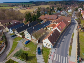 strategické místo - sjezd (D6), 5 minut od Kladna - Pronájem skladovacích prostor 4394 m², Doksy