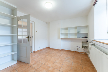 přízemí - kancelář č. 2 - Pronájem skladovacích prostor 4394 m², Doksy