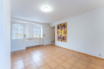 přízemí - zasedací místnost - Pronájem skladovacích prostor 4394 m², Doksy