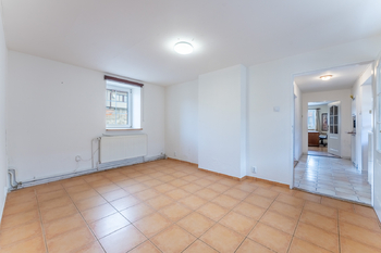 přízemí - zasedací místnost - Pronájem skladovacích prostor 4394 m², Doksy