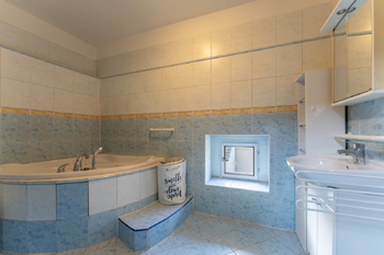 1. patro - koupelna  - Pronájem skladovacích prostor 4394 m², Doksy