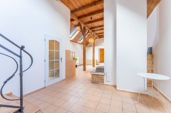 1. patro - prostorný byt 3+kk - Pronájem skladovacích prostor 4394 m², Doksy