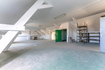 2. patro - nákladní výtah nosnost 500 kg - Pronájem skladovacích prostor 4394 m², Doksy