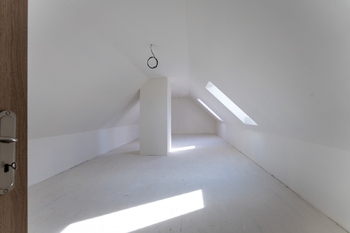 podkrovní místnost č. 2 - Pronájem skladovacích prostor 4394 m², Doksy