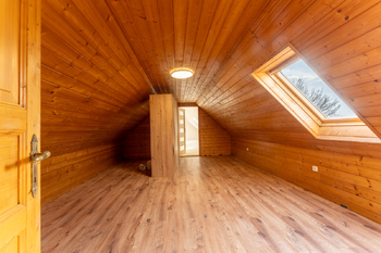 podkrovní místnost č. 1 - Pronájem skladovacích prostor 4394 m², Doksy