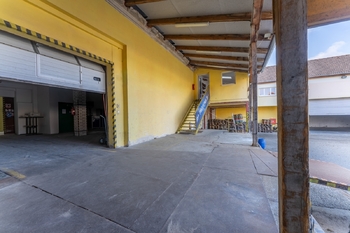 expedice se vstupem do showroomu - Pronájem skladovacích prostor 4394 m², Doksy