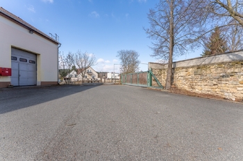 parkování v objektu - Pronájem skladovacích prostor 4394 m², Doksy