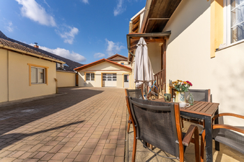 místo pro posezení - Pronájem skladovacích prostor 4394 m², Doksy