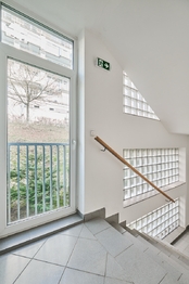 schodiště - Pronájem bytu 1+kk v osobním vlastnictví 37 m², Praha 5 - Motol