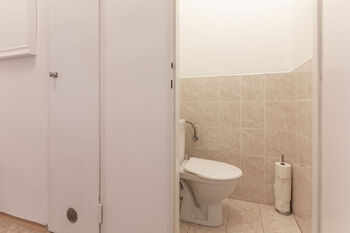 Toaleta - Pronájem bytu 2+kk v osobním vlastnictví 40 m², Praha 4 - Podolí