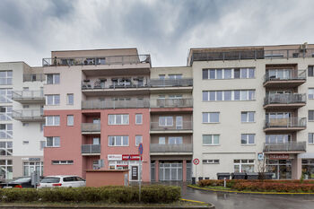 budova - Pronájem bytu 2+kk v osobním vlastnictví 43 m², Pardubice