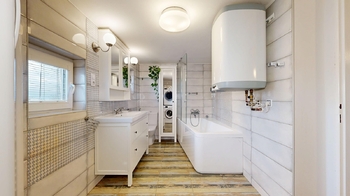 Koupelna - Prodej domu 210 m², Praha 9 - Horní Počernice