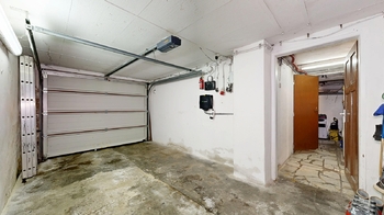 Garáž - Prodej domu 210 m², Praha 9 - Horní Počernice