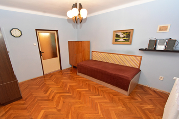 Ložnice s lodžií.  - Prodej bytu 3+1 v osobním vlastnictví 75 m², Brandýs nad Labem-Stará Boleslav