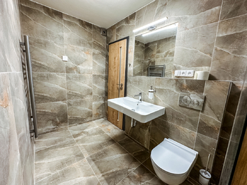 Koupelna - Pronájem bytu 2+kk v osobním vlastnictví 57 m², Horní Planá