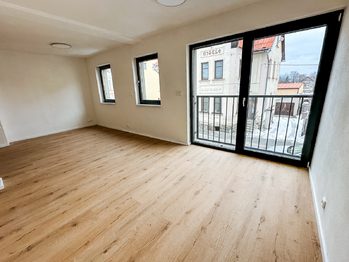 Obývací pokoj - Pronájem bytu 2+kk v osobním vlastnictví 57 m², Horní Planá