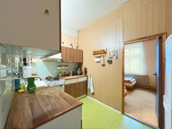 Stávající kuchyńský kout dělí od pokoje jednoduchá příčka  - Prodej bytu 3+kk v osobním vlastnictví 96 m², Praha 7 - Holešovice