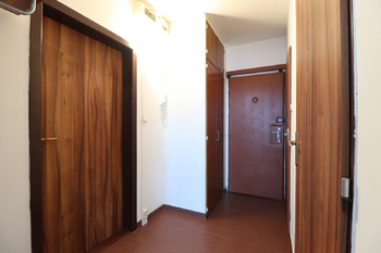 Chodba - Pronájem bytu 2+kk v osobním vlastnictví 46 m², Praha 8 - Bohnice