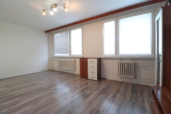 Obývací část - Pronájem bytu 2+kk v osobním vlastnictví 46 m², Praha 8 - Bohnice