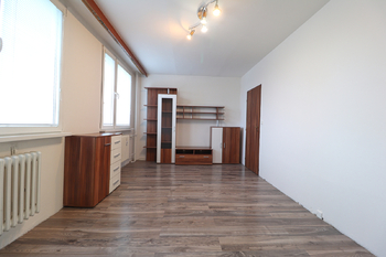 Obývací část - Pronájem bytu 2+kk v osobním vlastnictví 46 m², Praha 8 - Bohnice