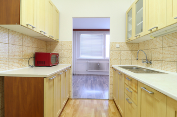 Kuchyň - Pronájem bytu 2+kk v osobním vlastnictví 46 m², Praha 8 - Bohnice