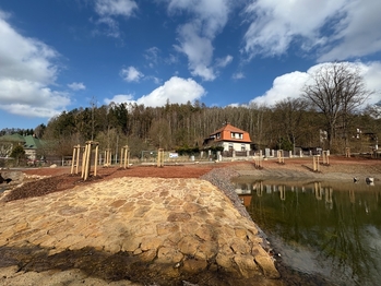 Prodej pozemku 1868 m², Hronov